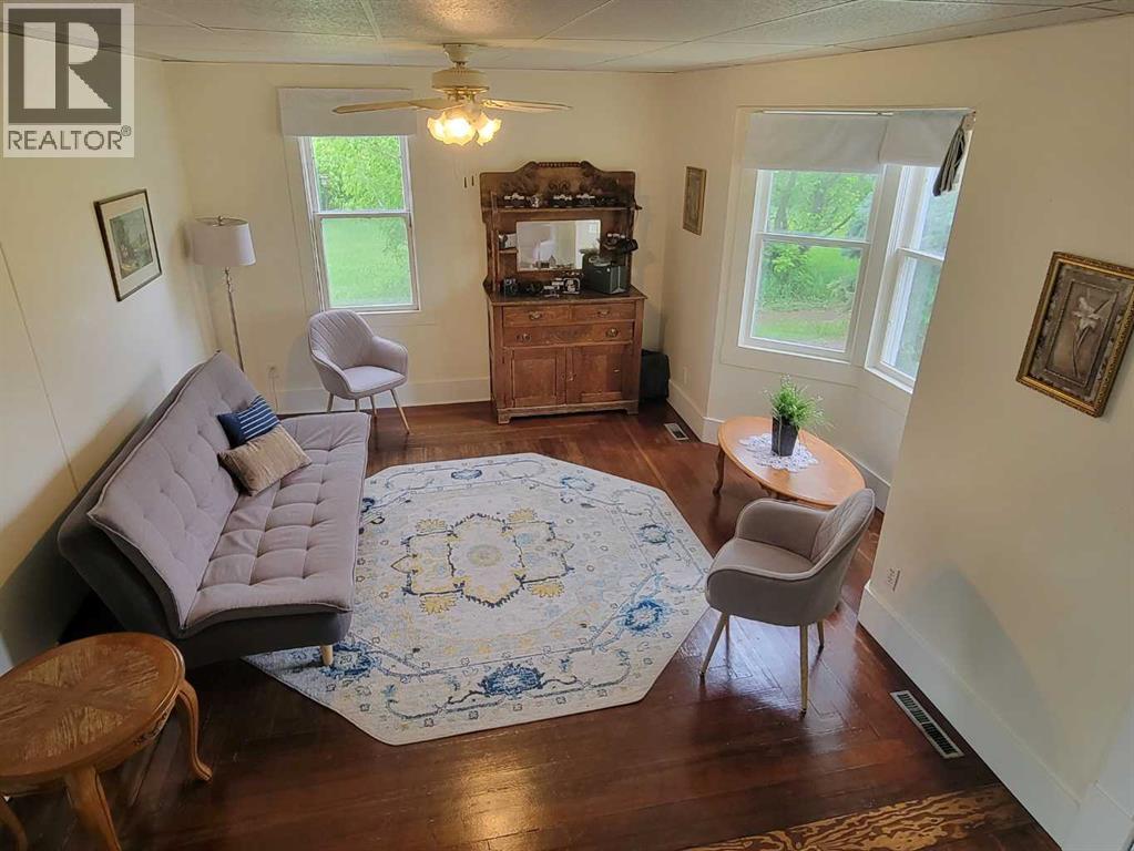 5205 52 Avenue - 15