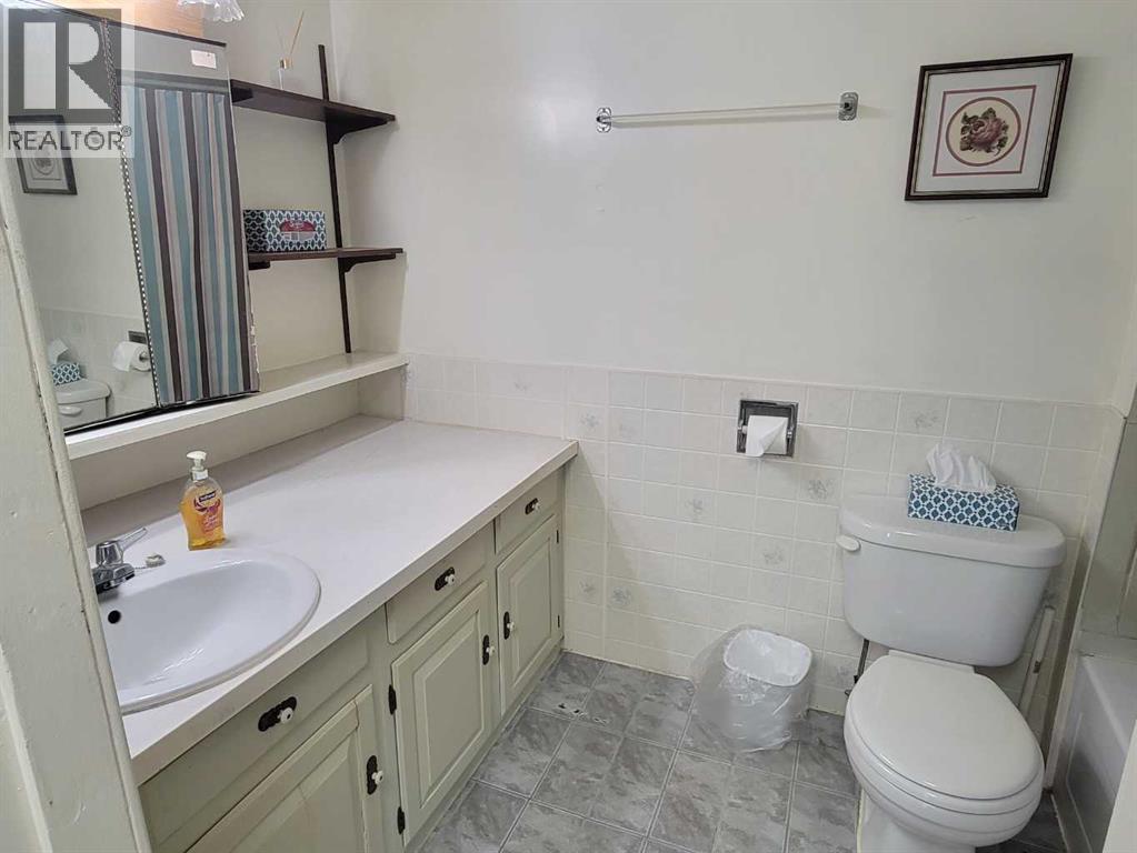 5205 52 Avenue - 12