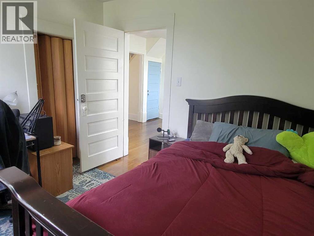 5205 52 Avenue - 18