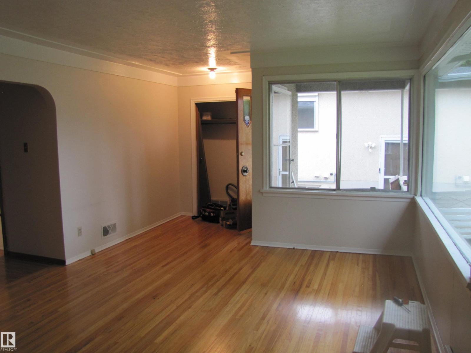 8122 83 AV NW — photo 7