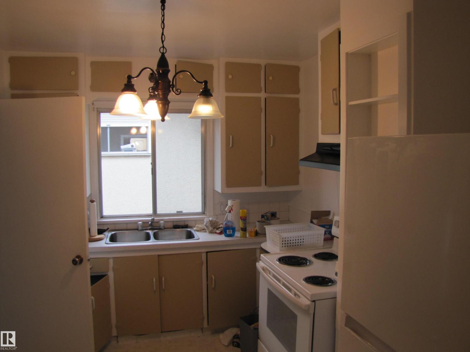 8122 83 AV NW — photo 13
