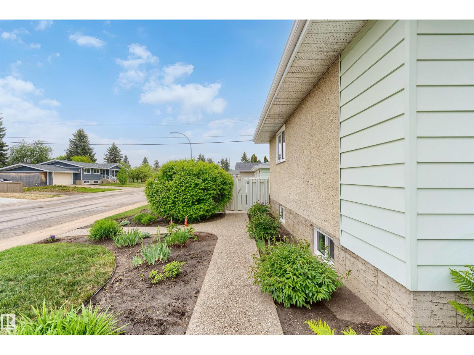 6203 87 AV NW — photo 12