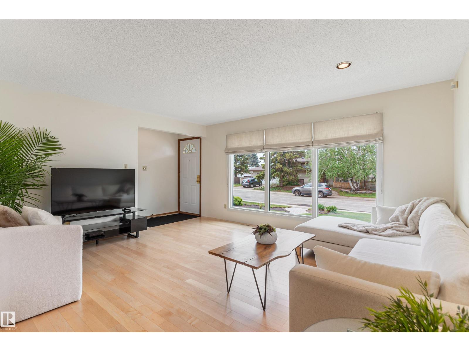 6203 87 AV NW — photo 17