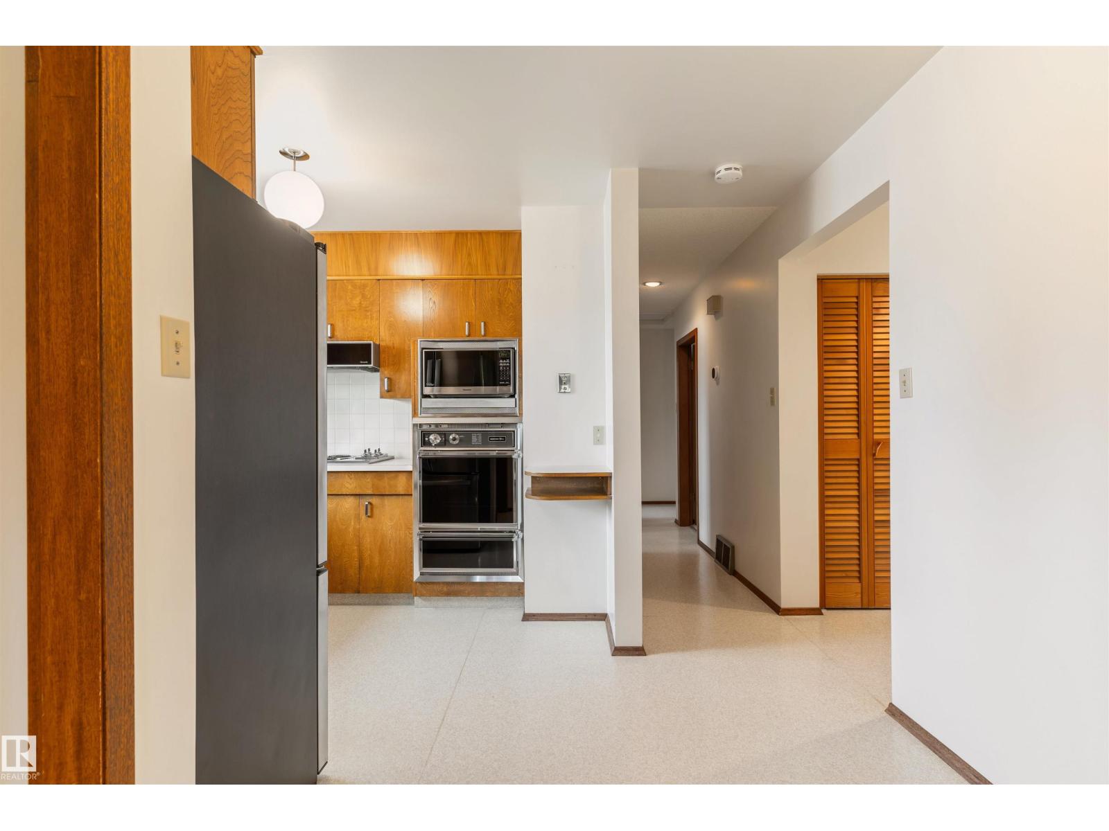 6203 87 AV NW — photo 21