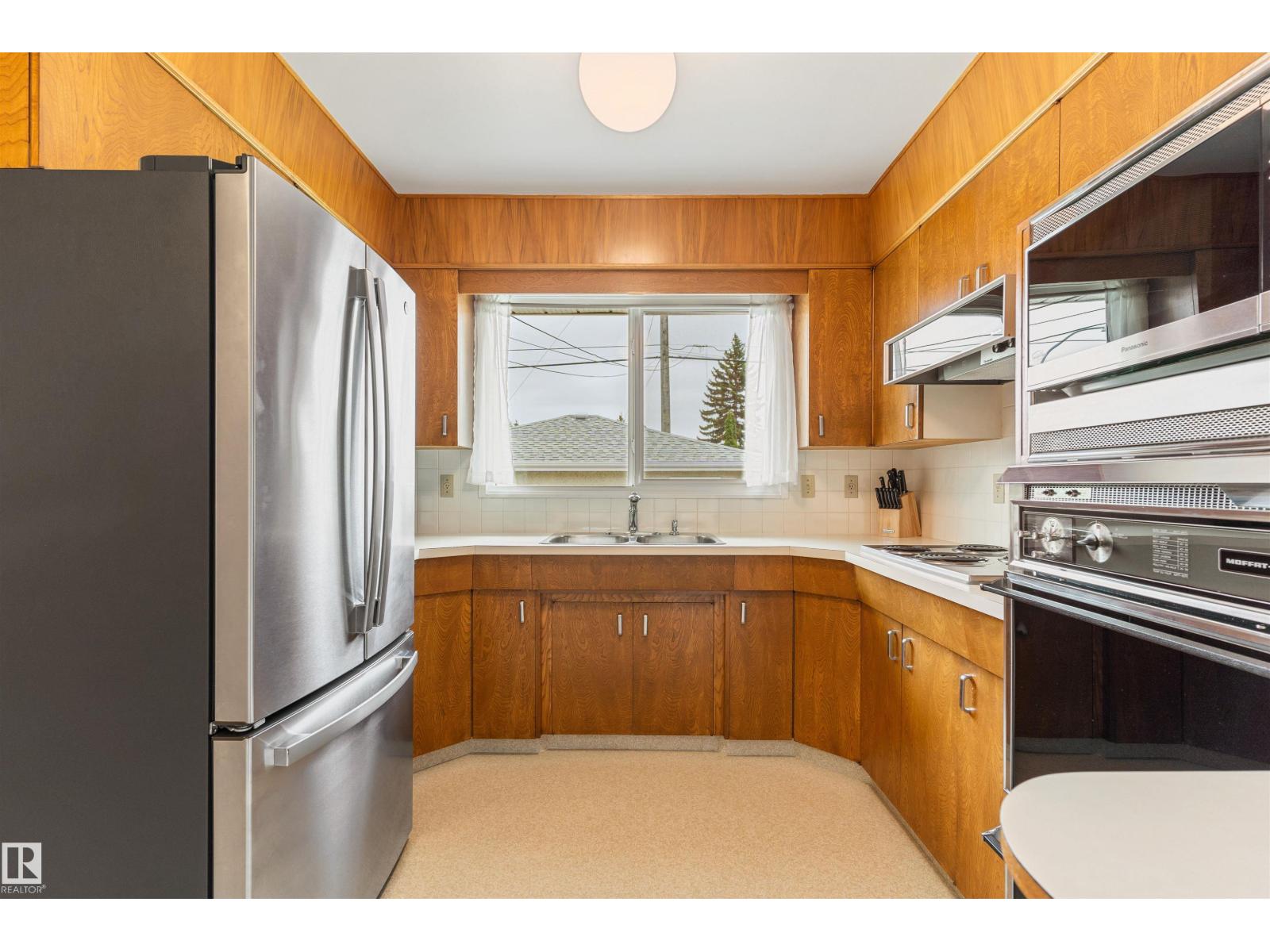 6203 87 AV NW — photo 23