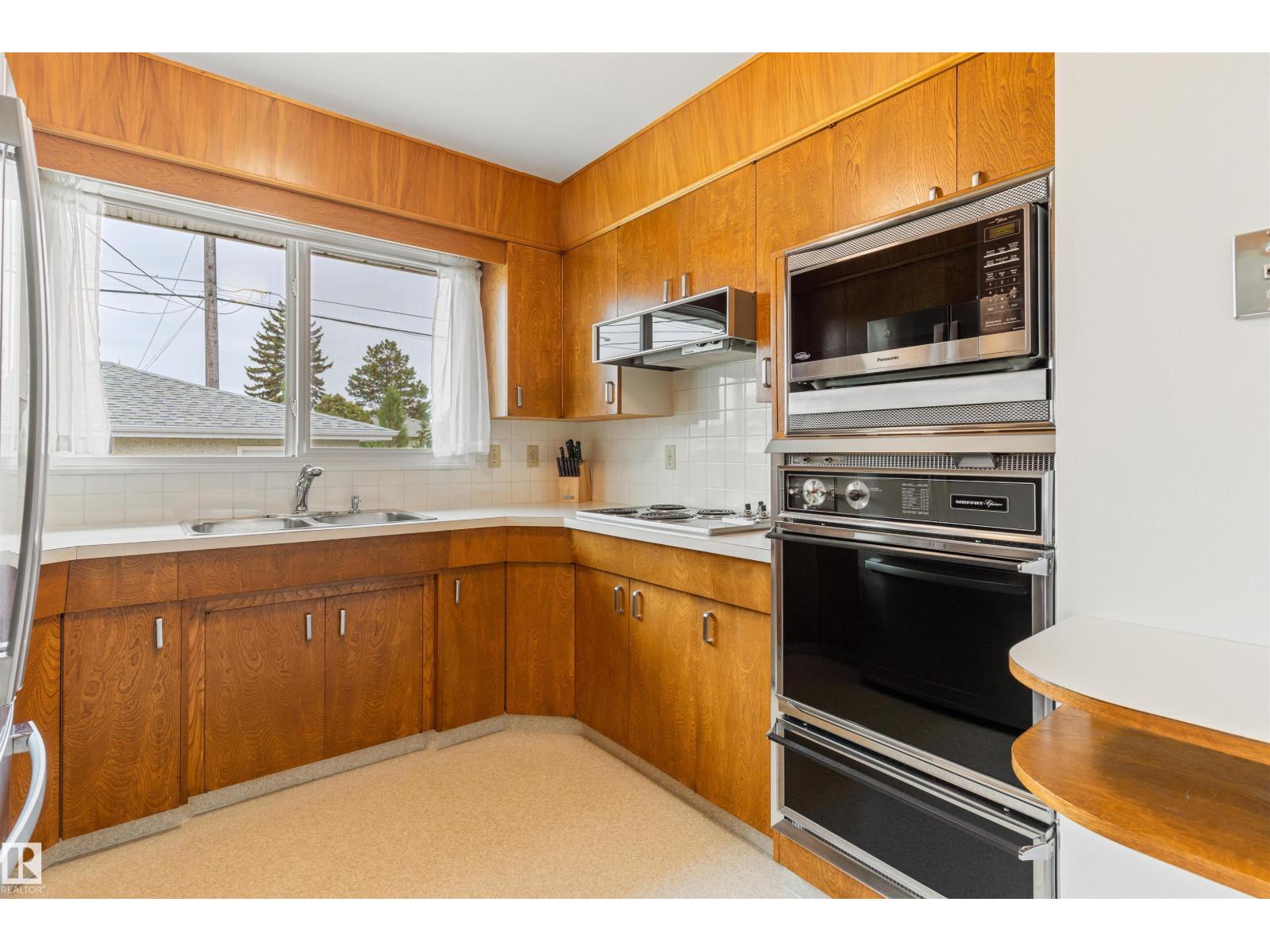 6203 87 AV NW — photo 24