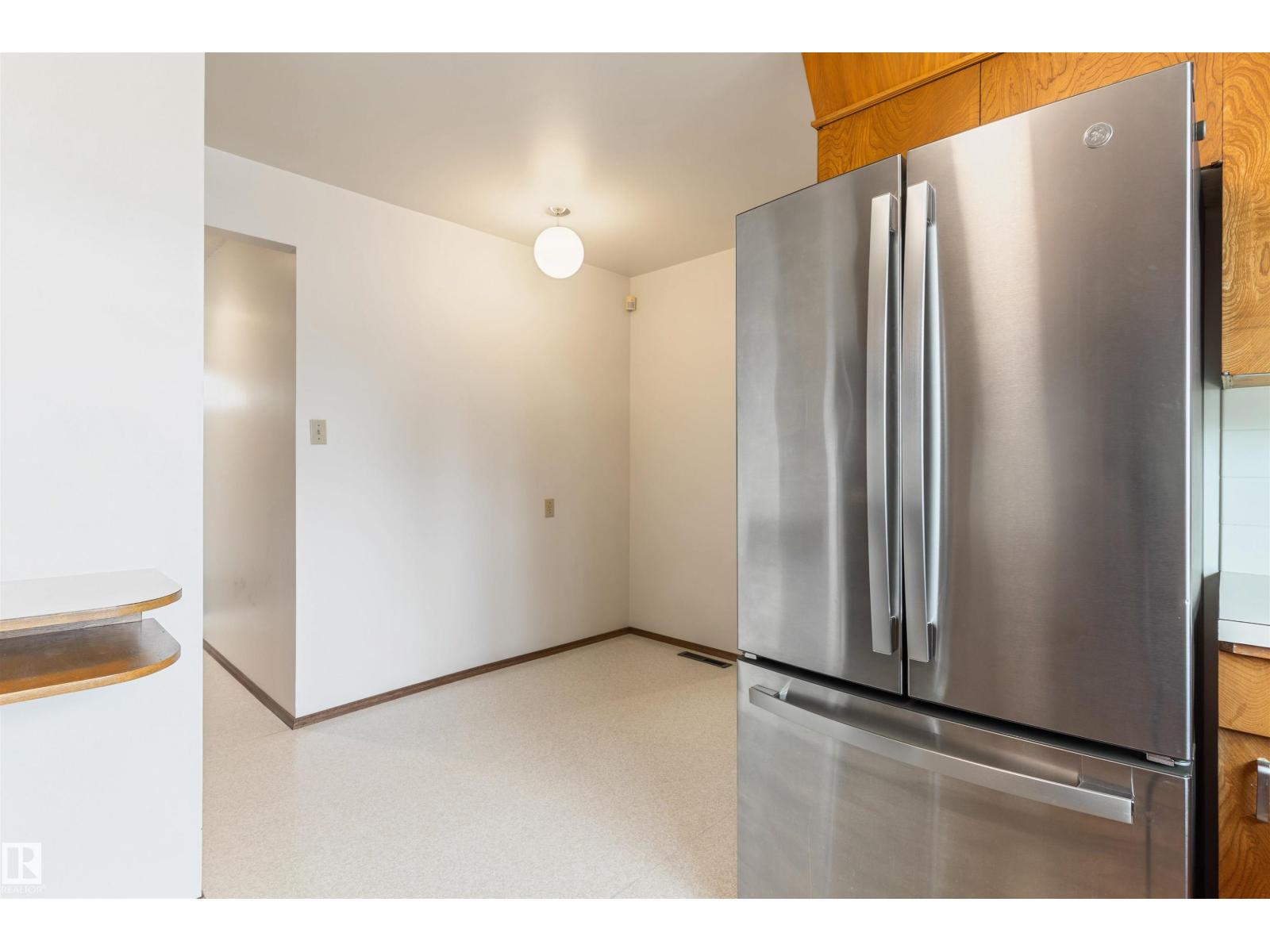 6203 87 AV NW — photo 25