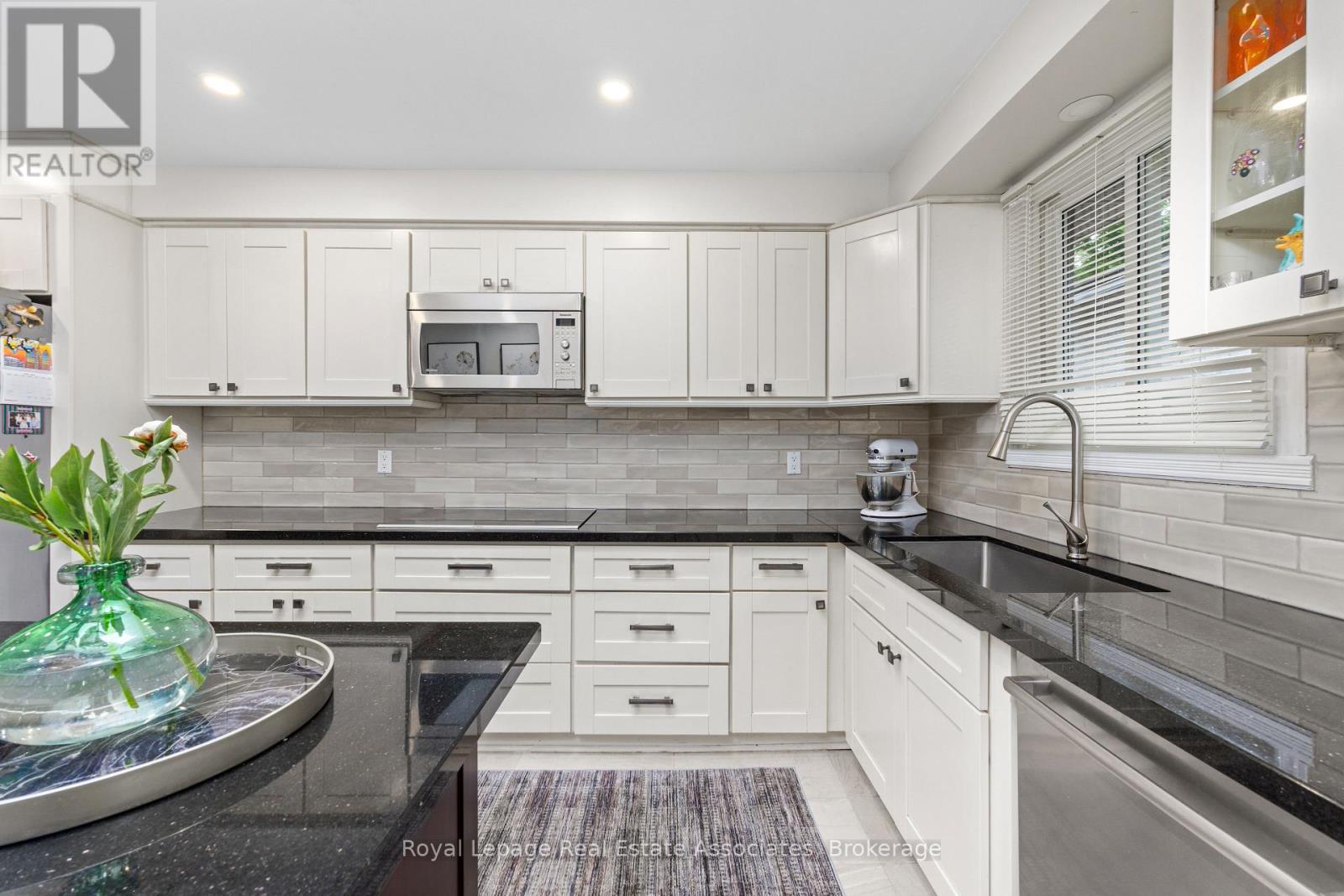 537 MATHEWMAN CRESCENT - 12