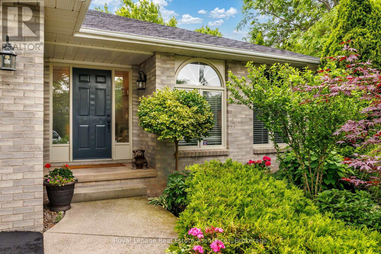 537 MATHEWMAN CRESCENT - 2