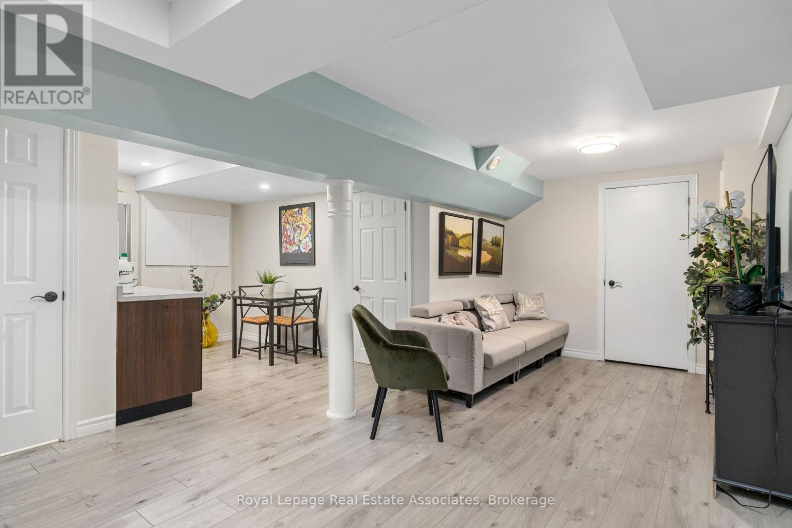 537 MATHEWMAN CRESCENT - 23
