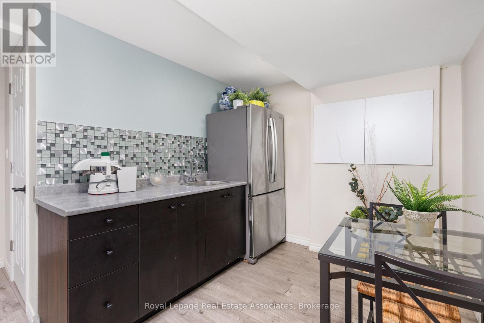 537 MATHEWMAN CRESCENT - 24
