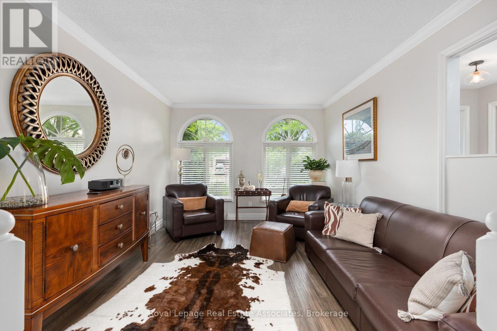 537 MATHEWMAN CRESCENT - 3