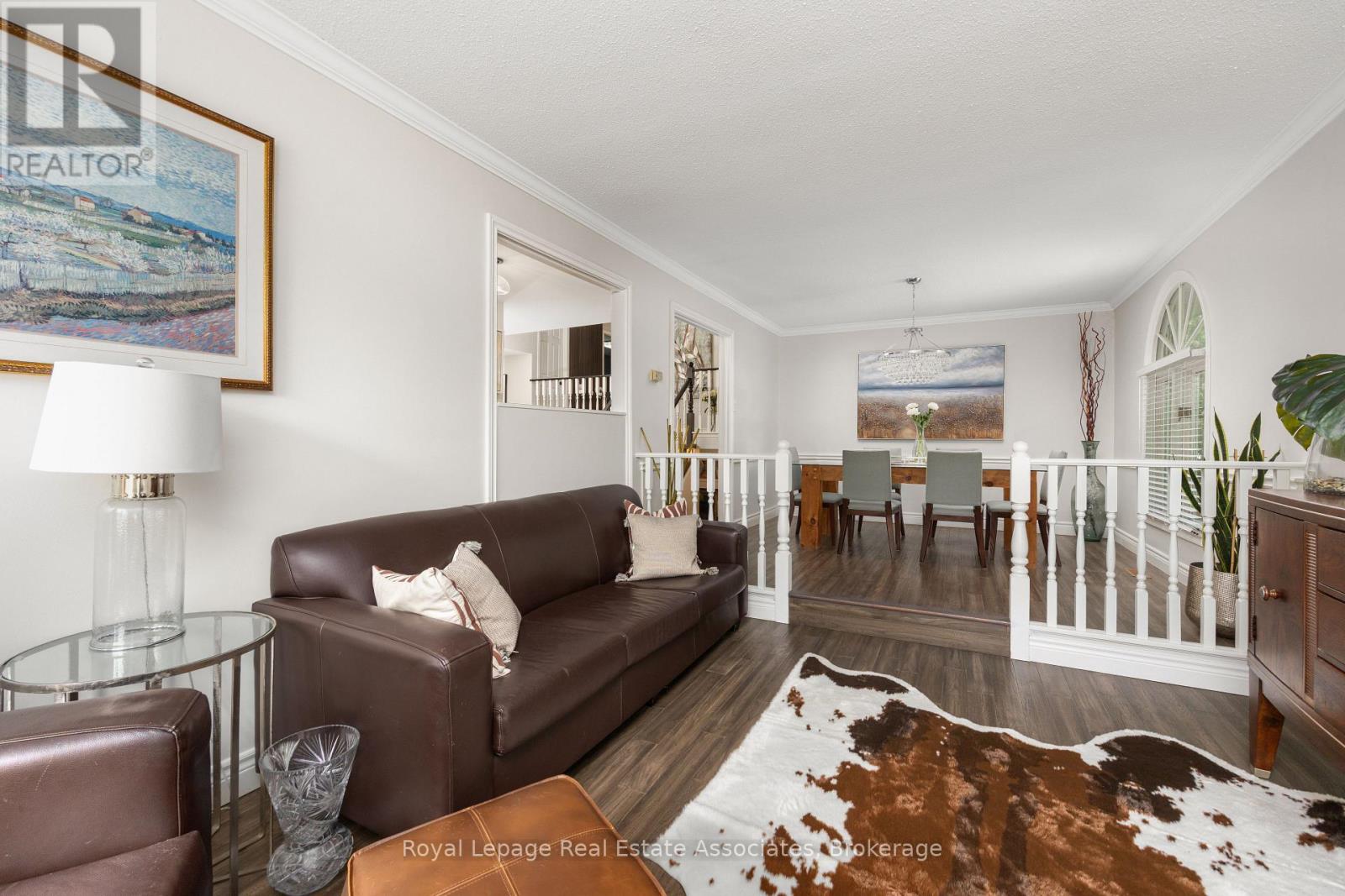 537 MATHEWMAN CRESCENT - 4