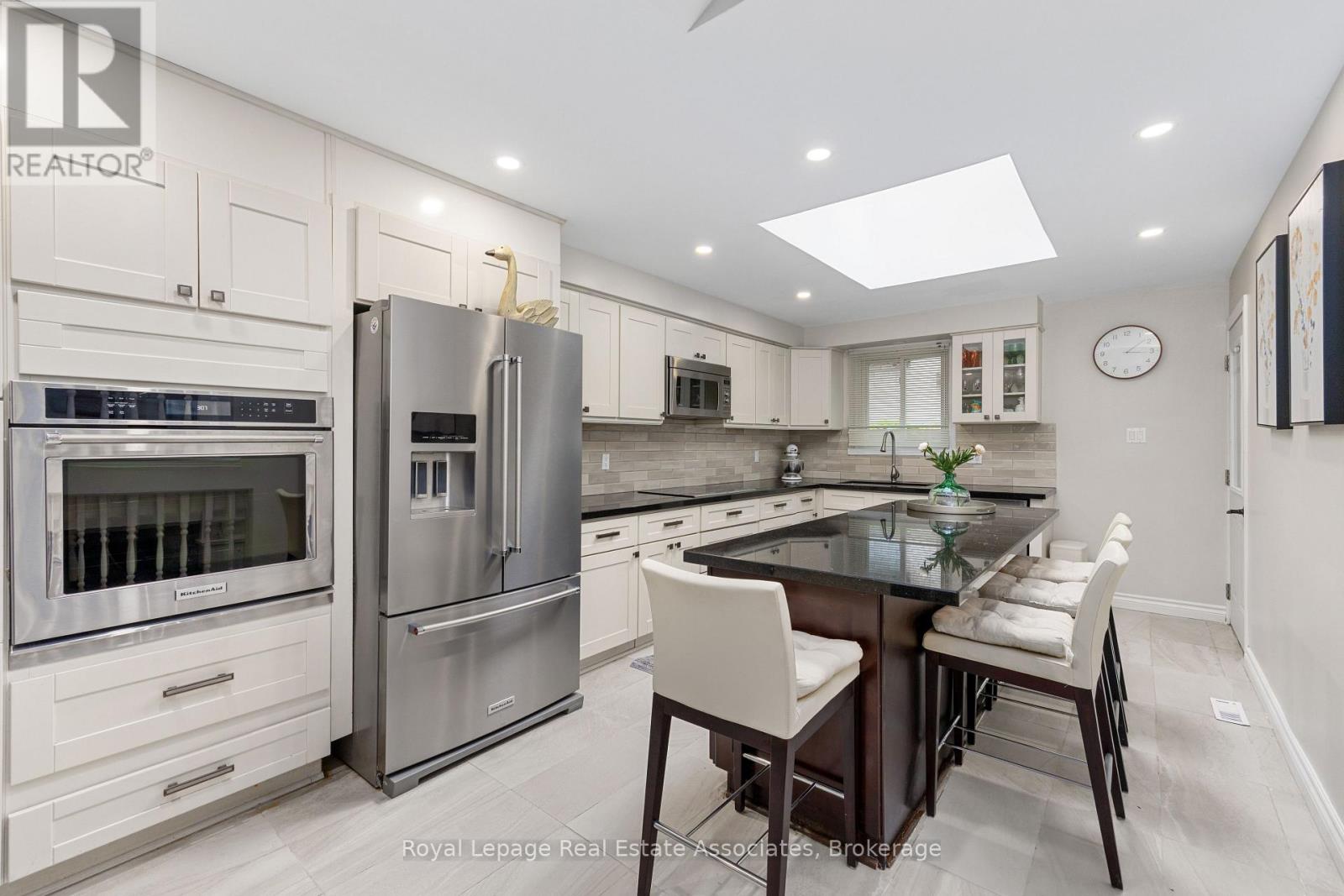 537 MATHEWMAN CRESCENT - 9