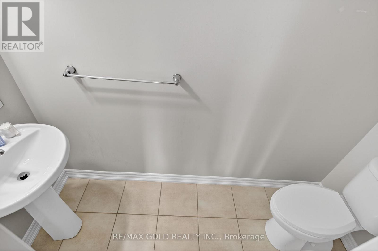 #92 30 CARNATION AVENUE - 11