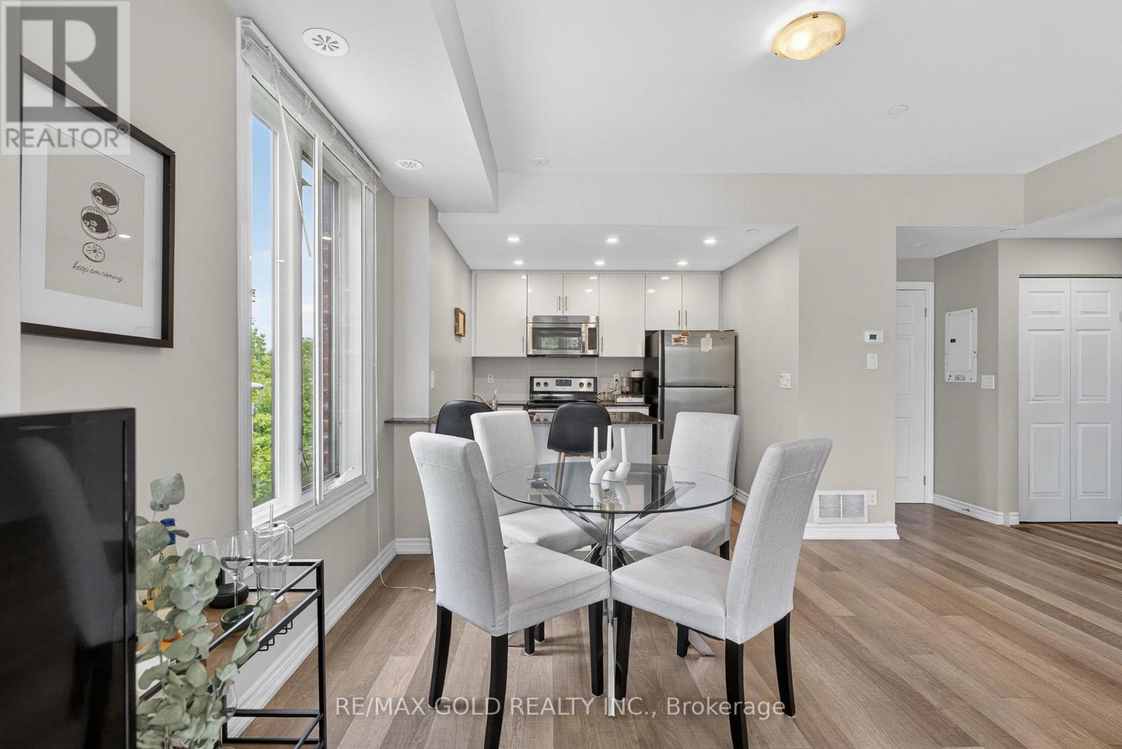 #92 30 CARNATION AVENUE - 15