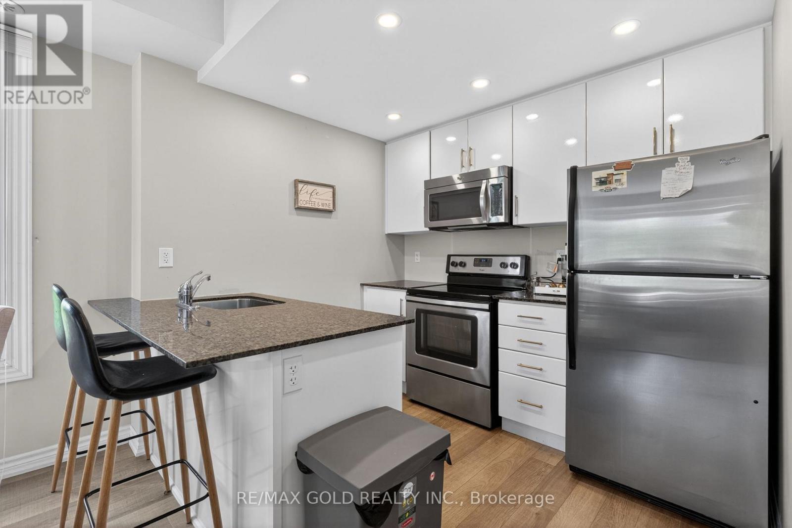 #92 30 CARNATION AVENUE - 16