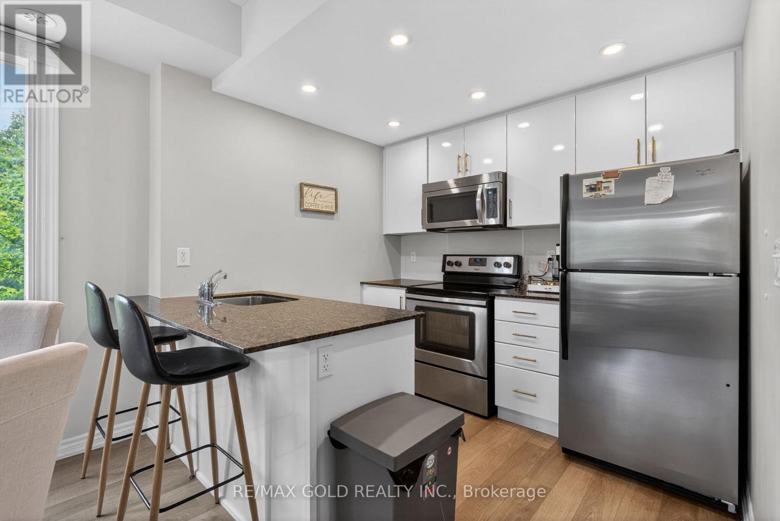 #92 30 CARNATION AVENUE - 18