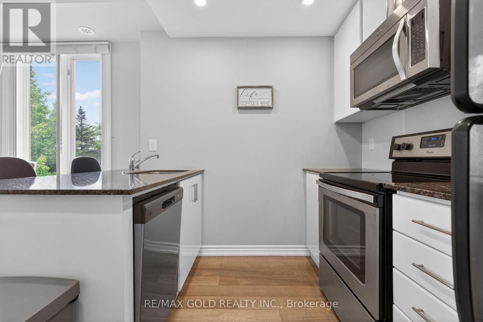 #92 30 CARNATION AVENUE - 20