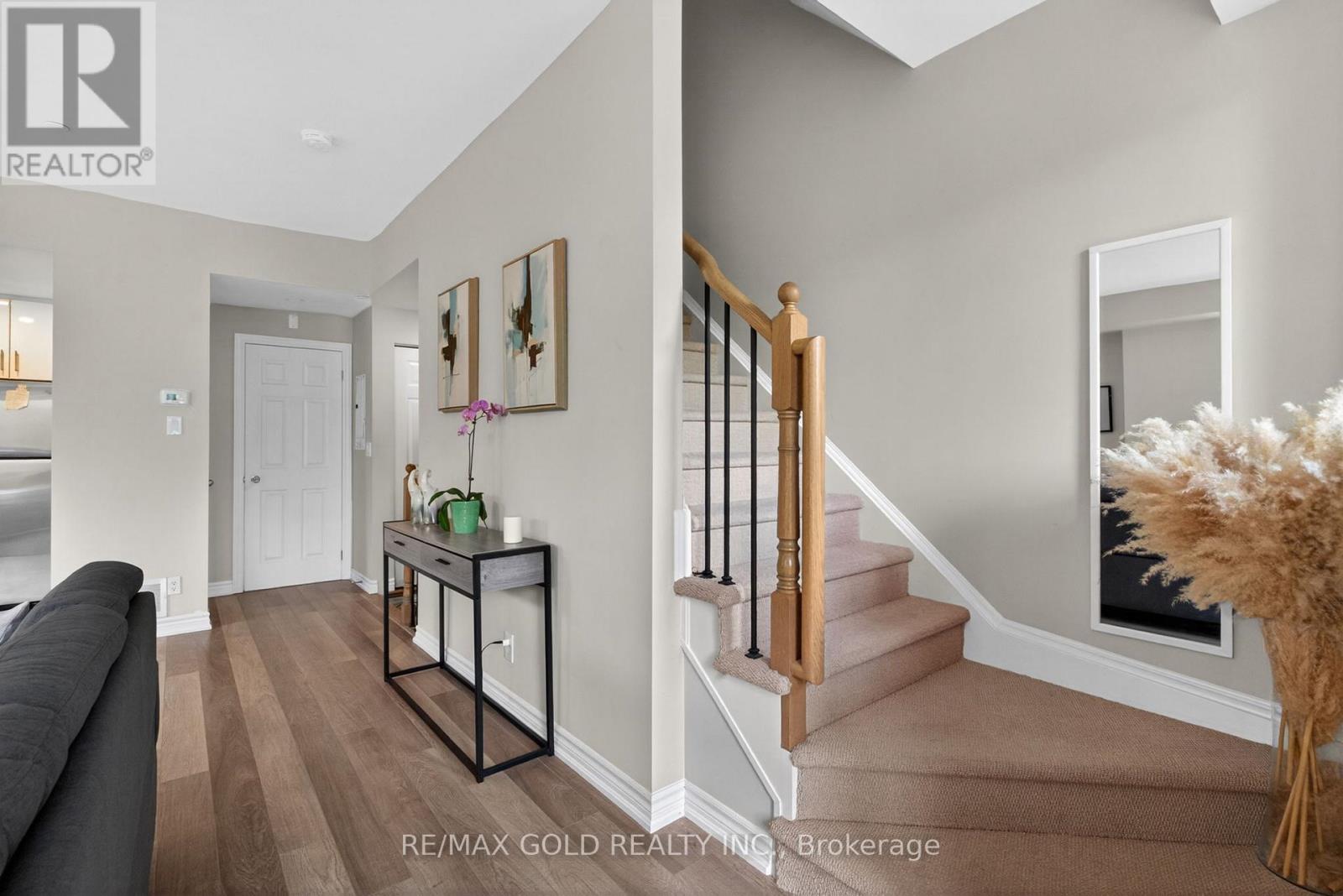 #92 30 CARNATION AVENUE - 24