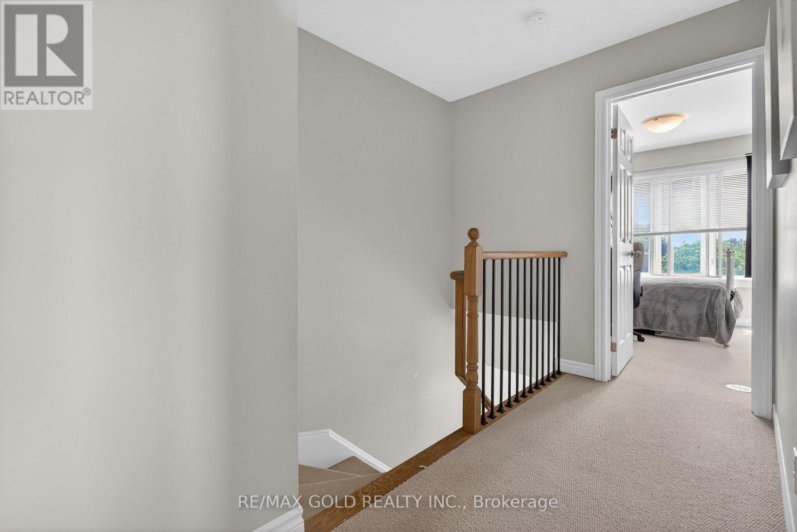 #92 30 CARNATION AVENUE - 25