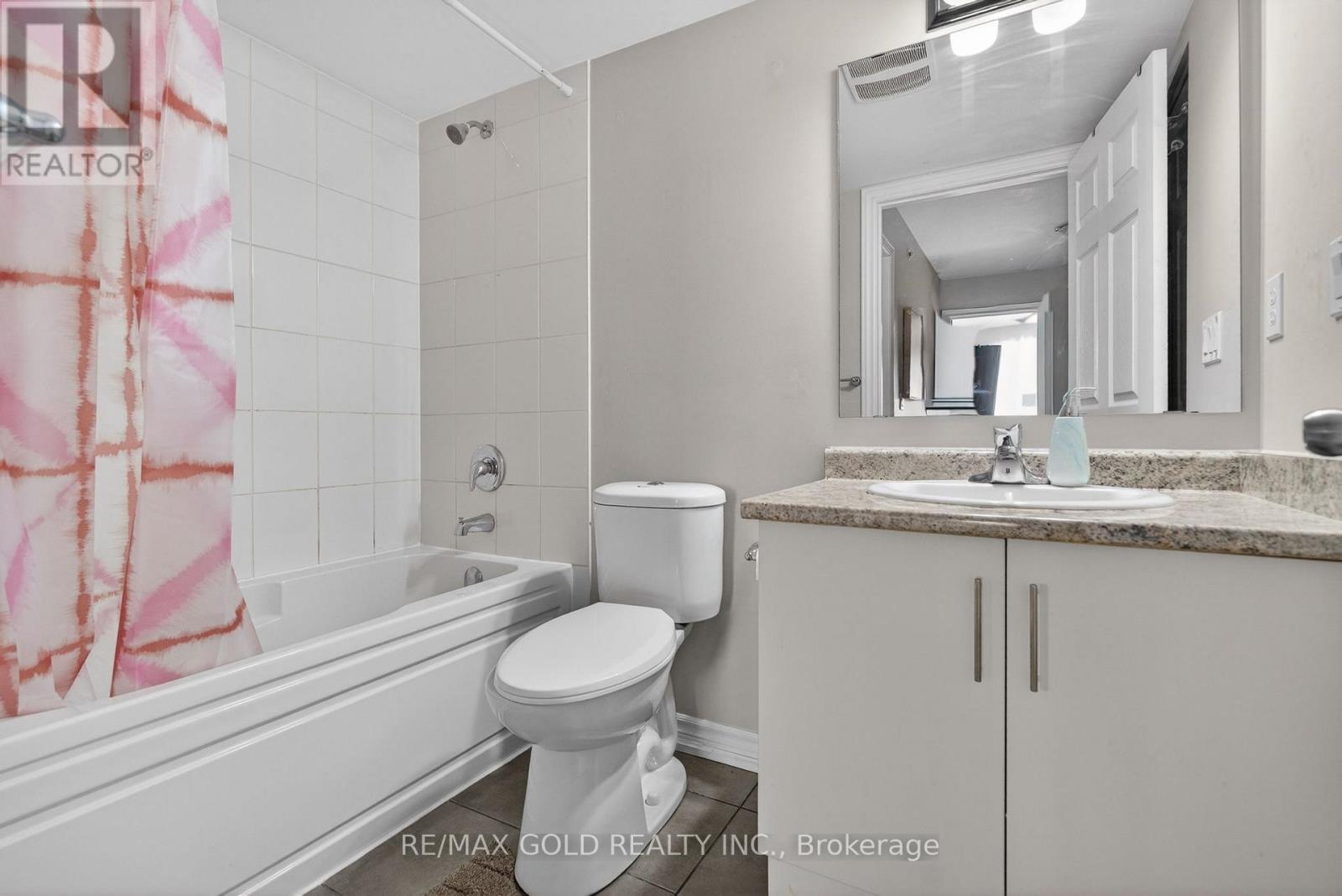 #92 30 CARNATION AVENUE - 27