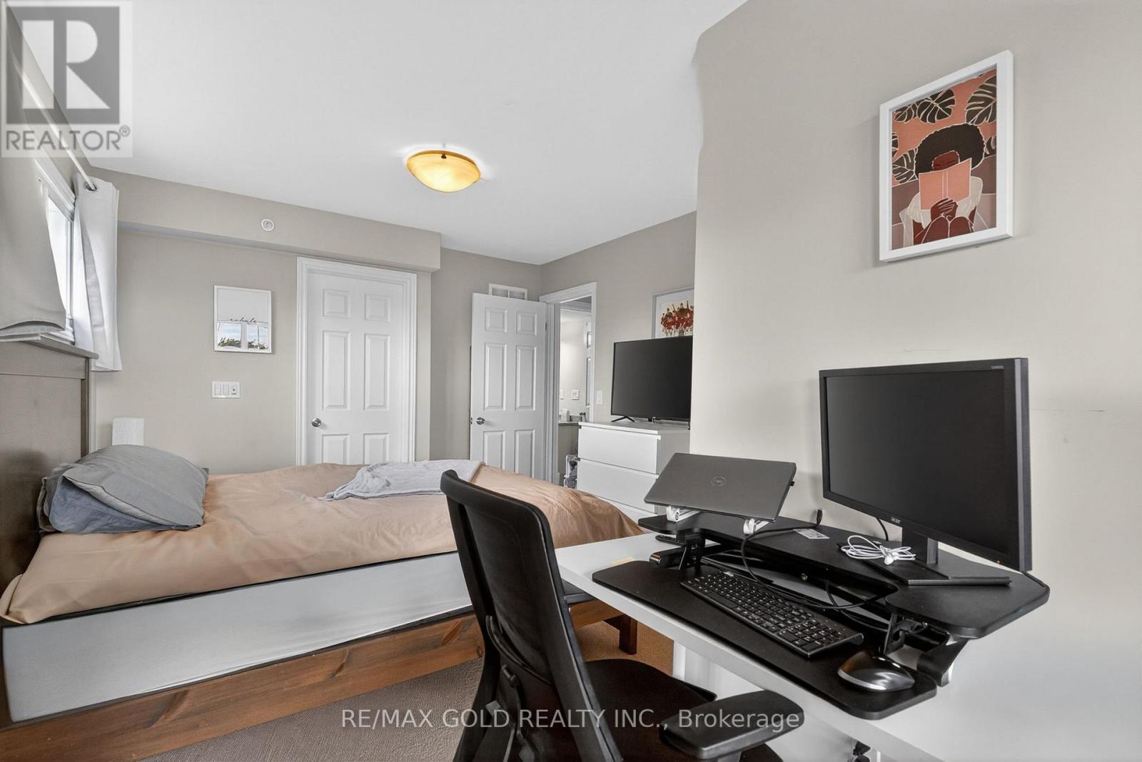#92 30 CARNATION AVENUE - 30