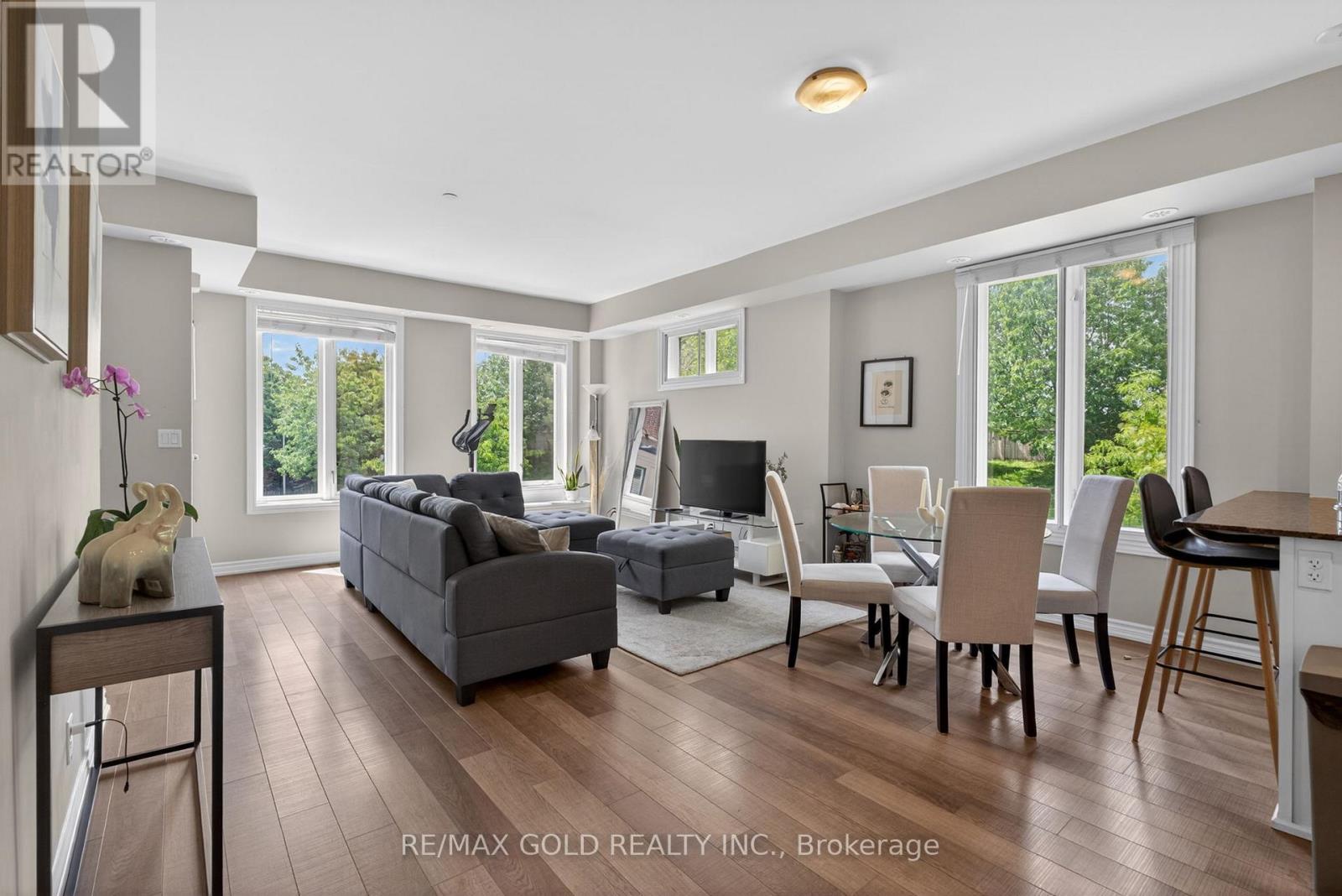 #92 30 CARNATION AVENUE - 9