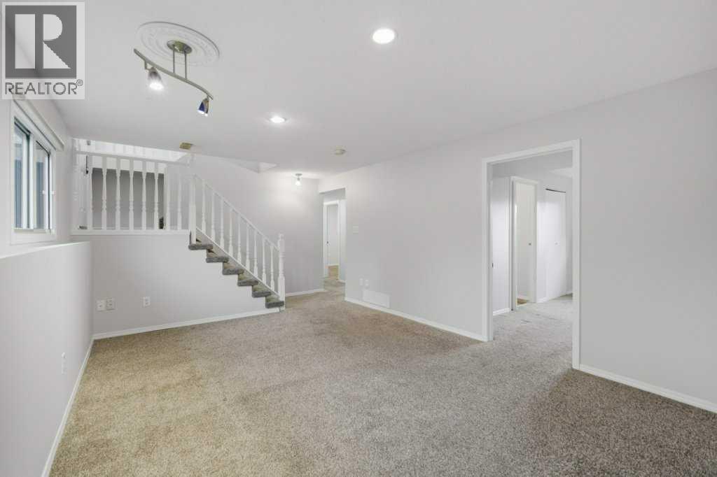 102 Denovan Crescent — photo 17