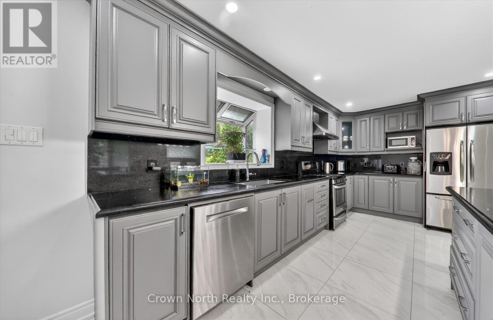 85 PORTICO DRIVE - 12