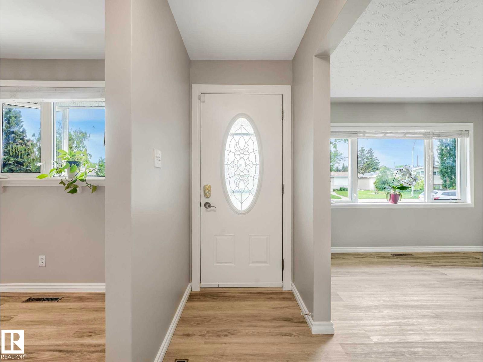 15916 88B AV NW - 18