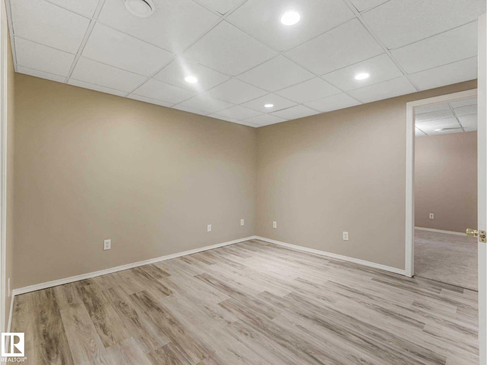 15916 88B AV NW - 35
