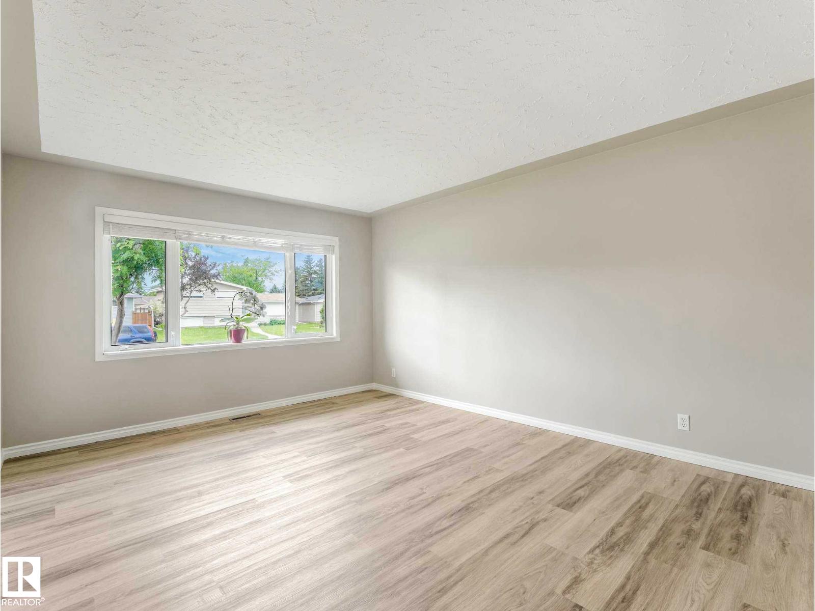15916 88B AV NW - 20