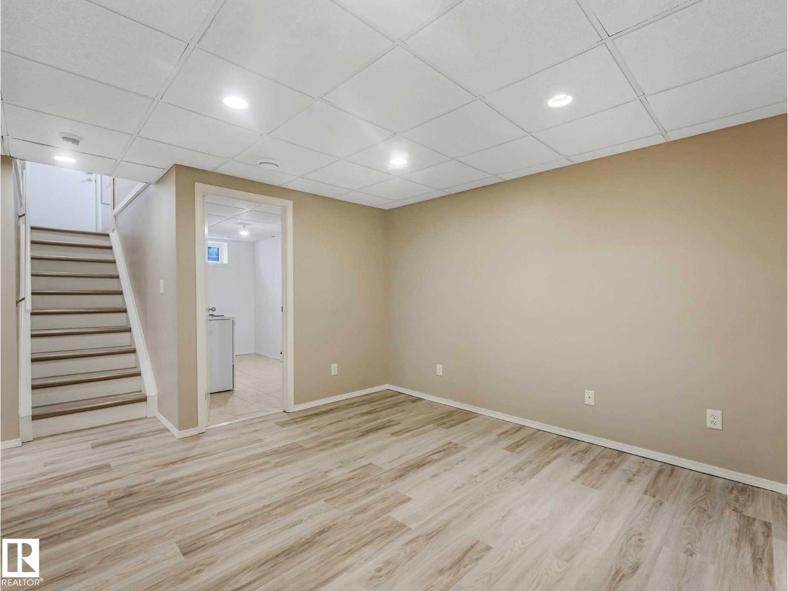 15916 88B AV NW - 33