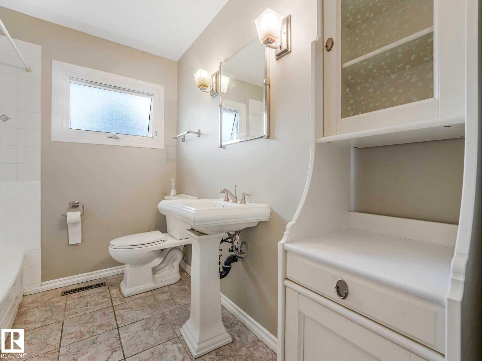 15916 88B AV NW - 30