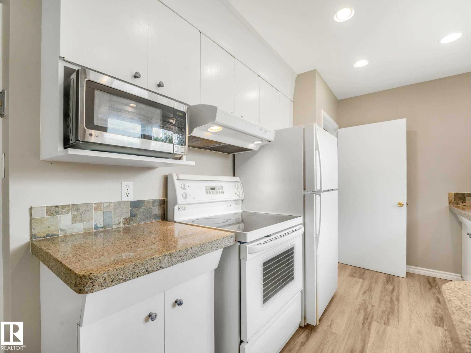15916 88B AV NW - 22