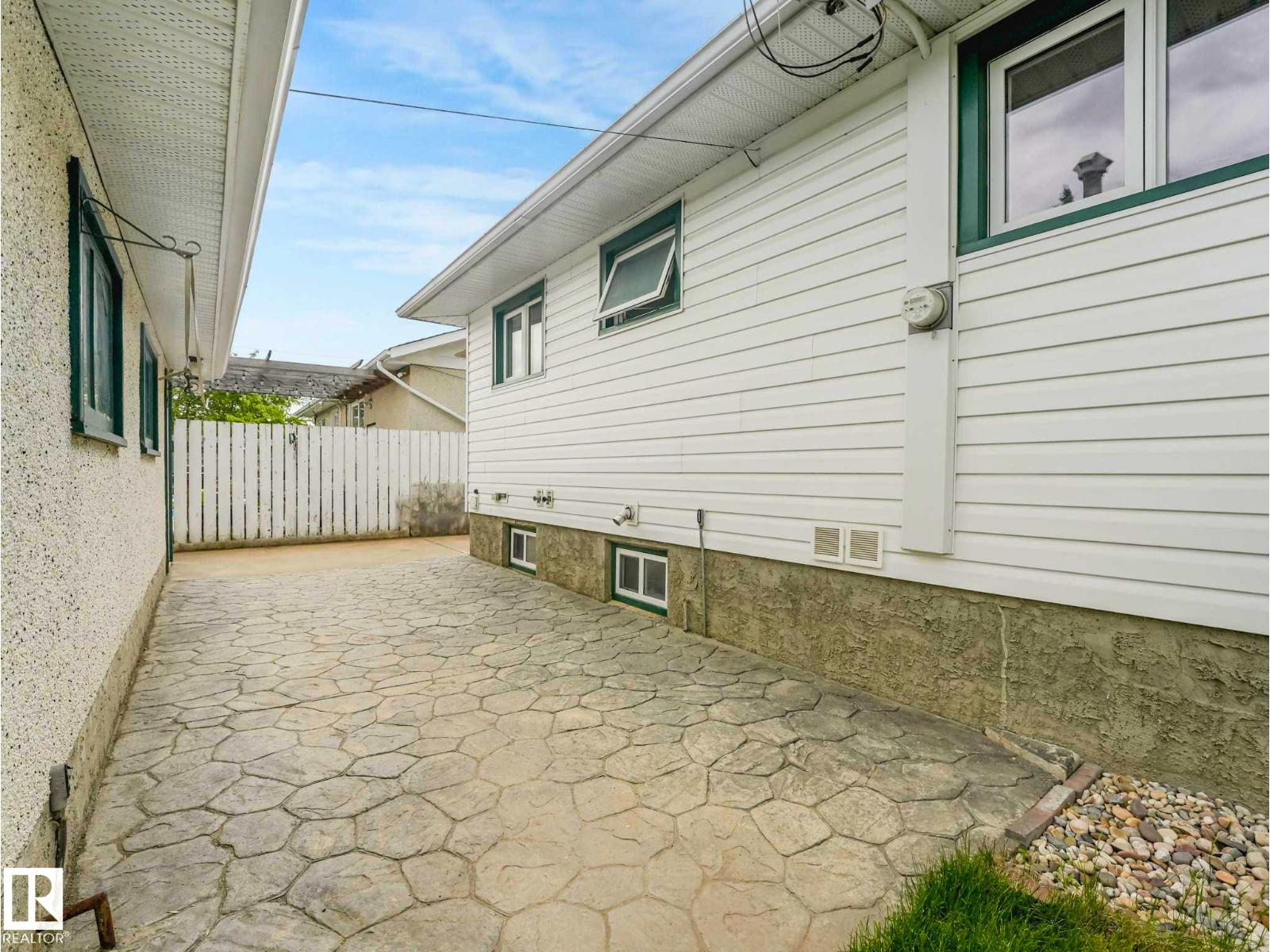 15916 88B AV NW - 13