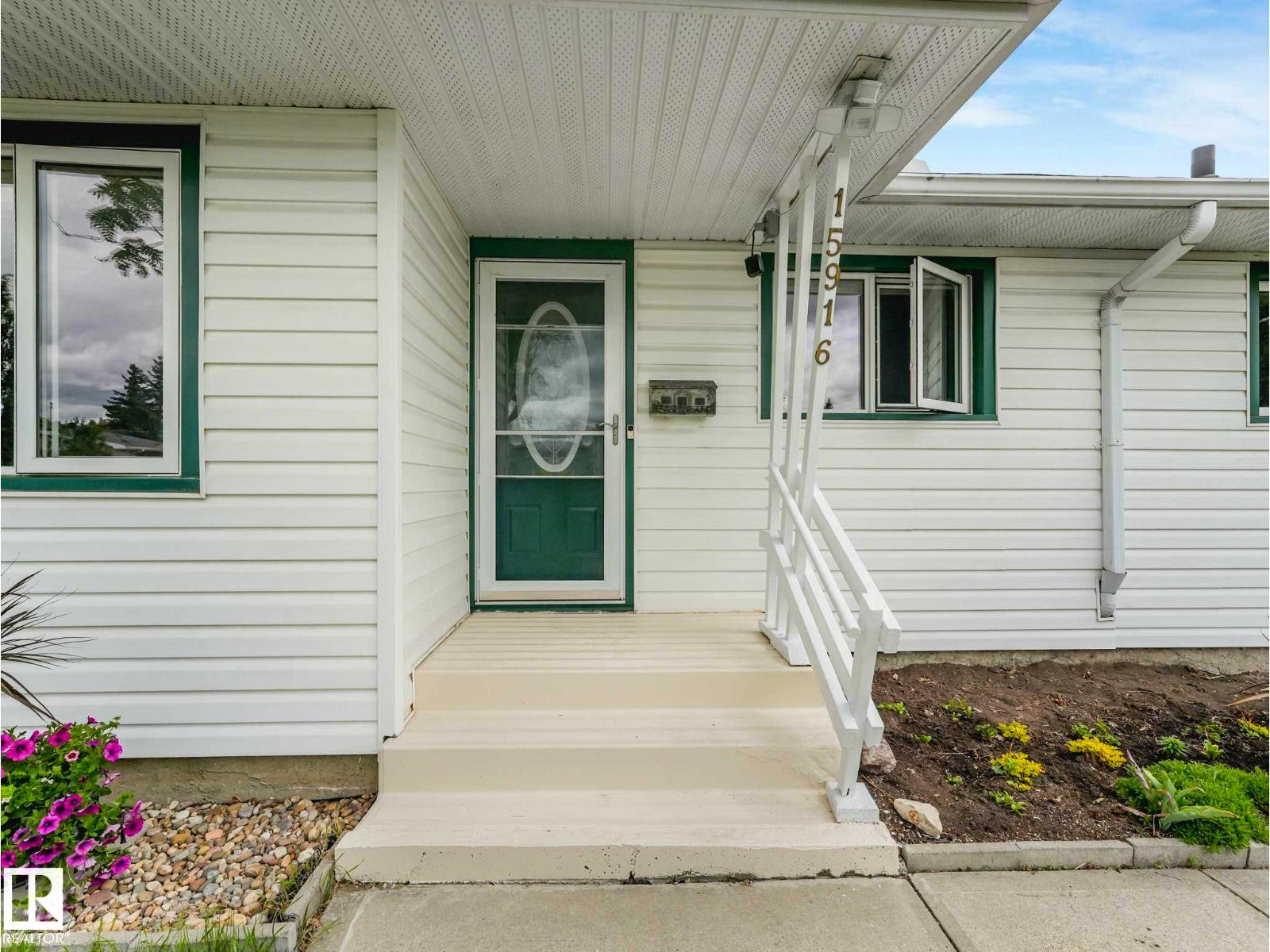 15916 88B AV NW - 17