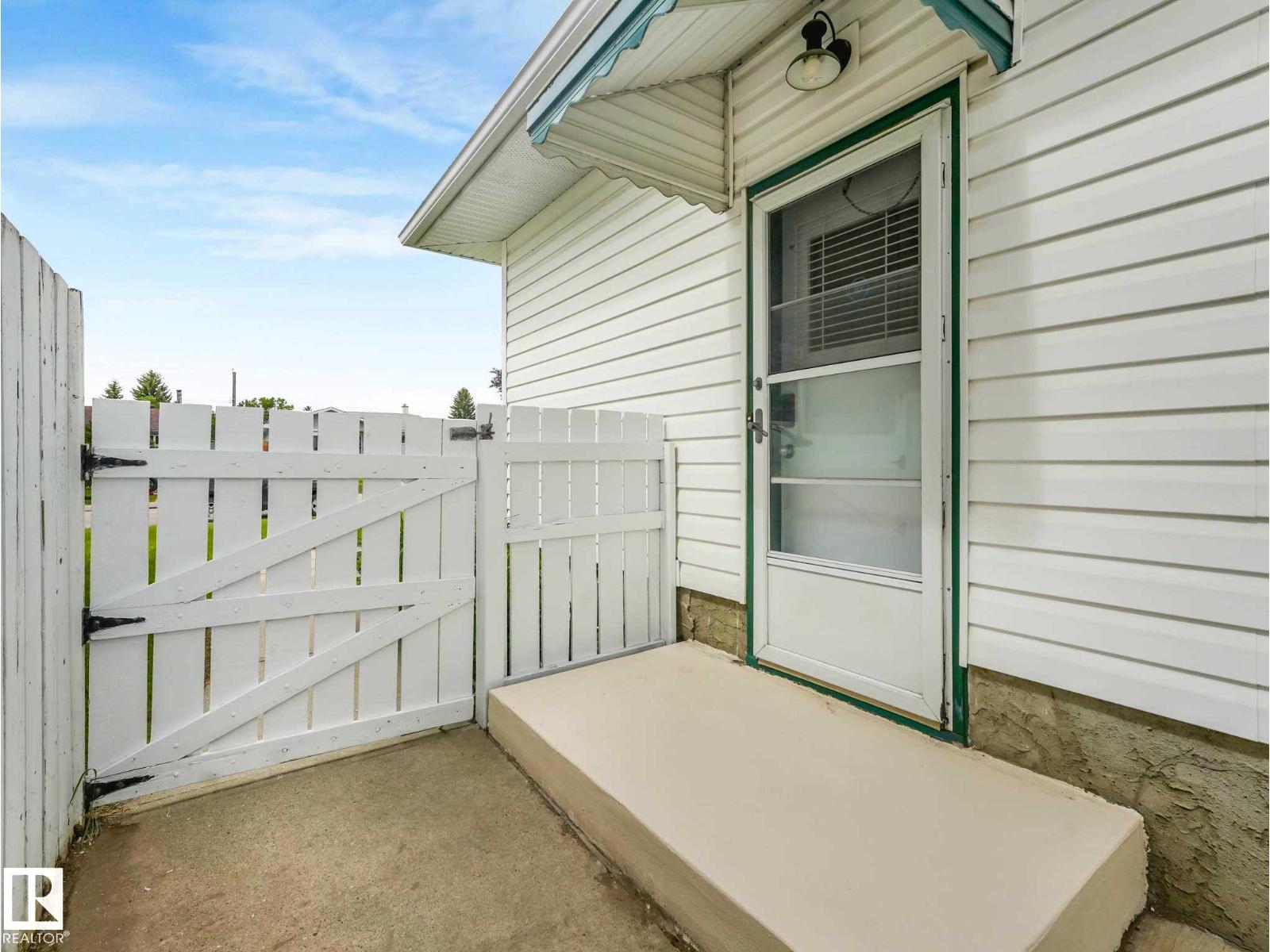 15916 88B AV NW - 9