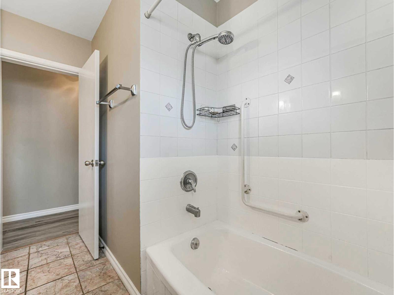 15916 88B AV NW - 31
