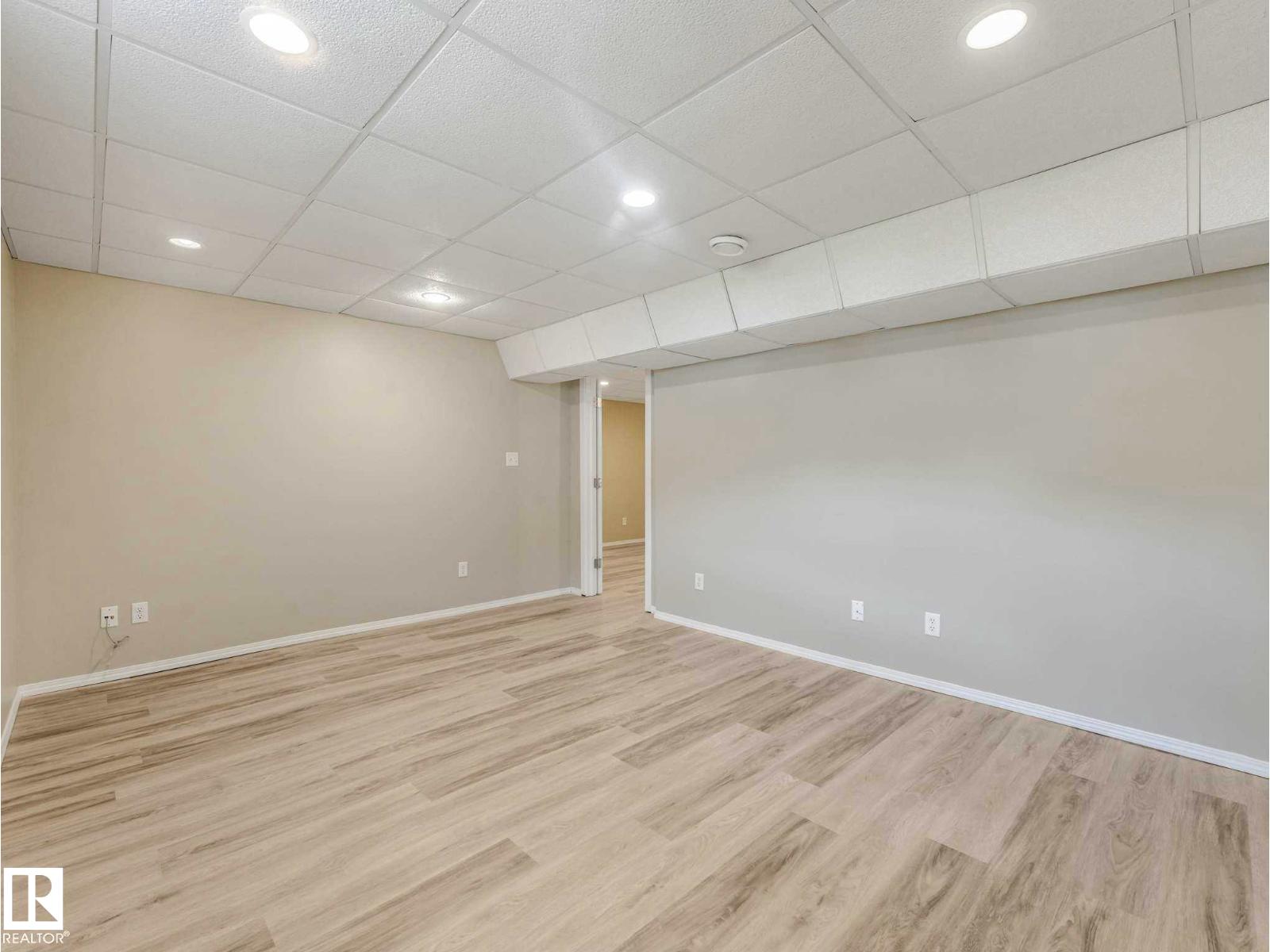 15916 88B AV NW - 39