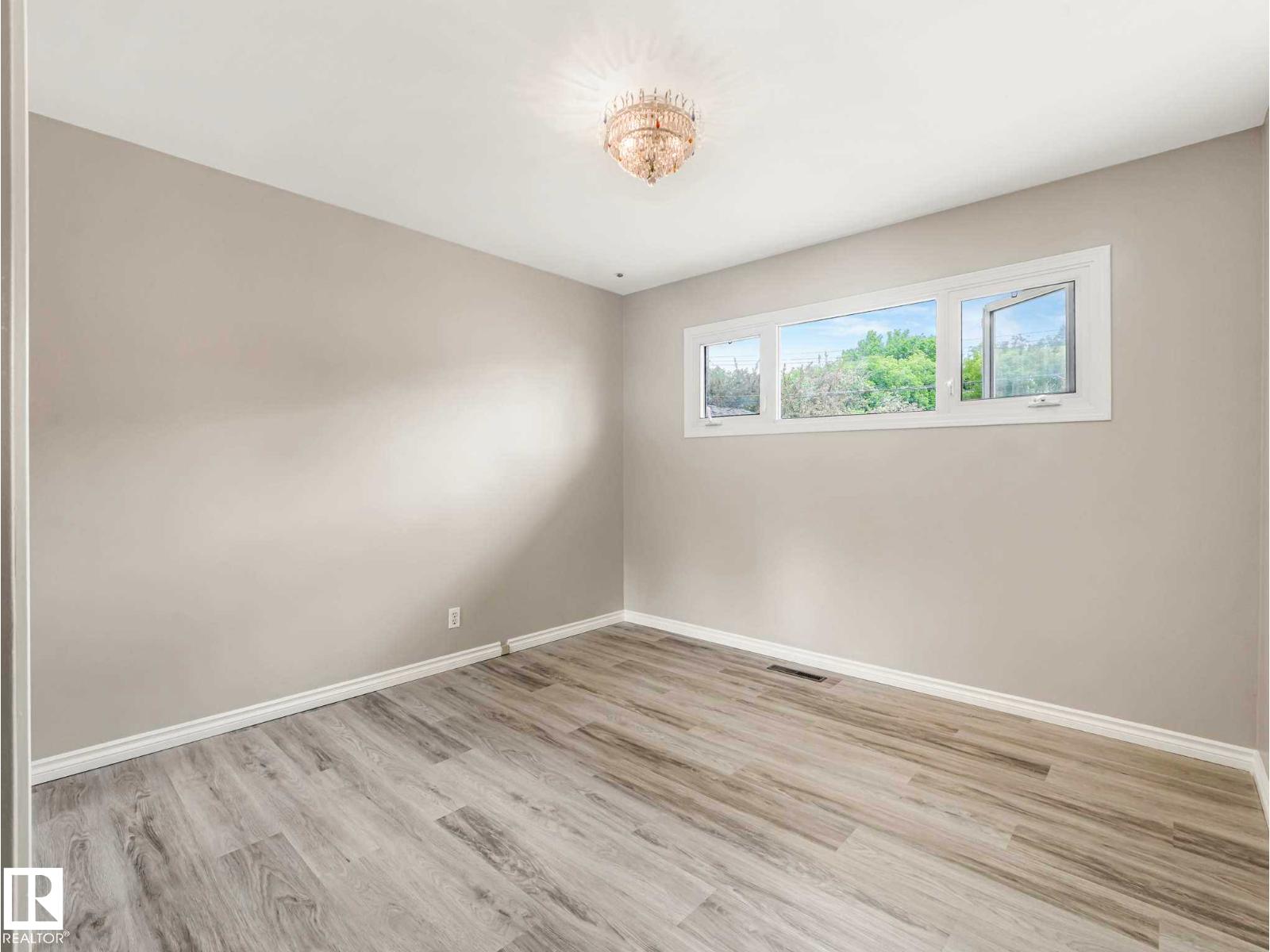 15916 88B AV NW - 25
