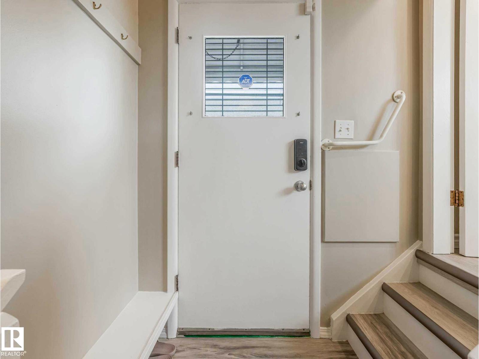 15916 88B AV NW - 32