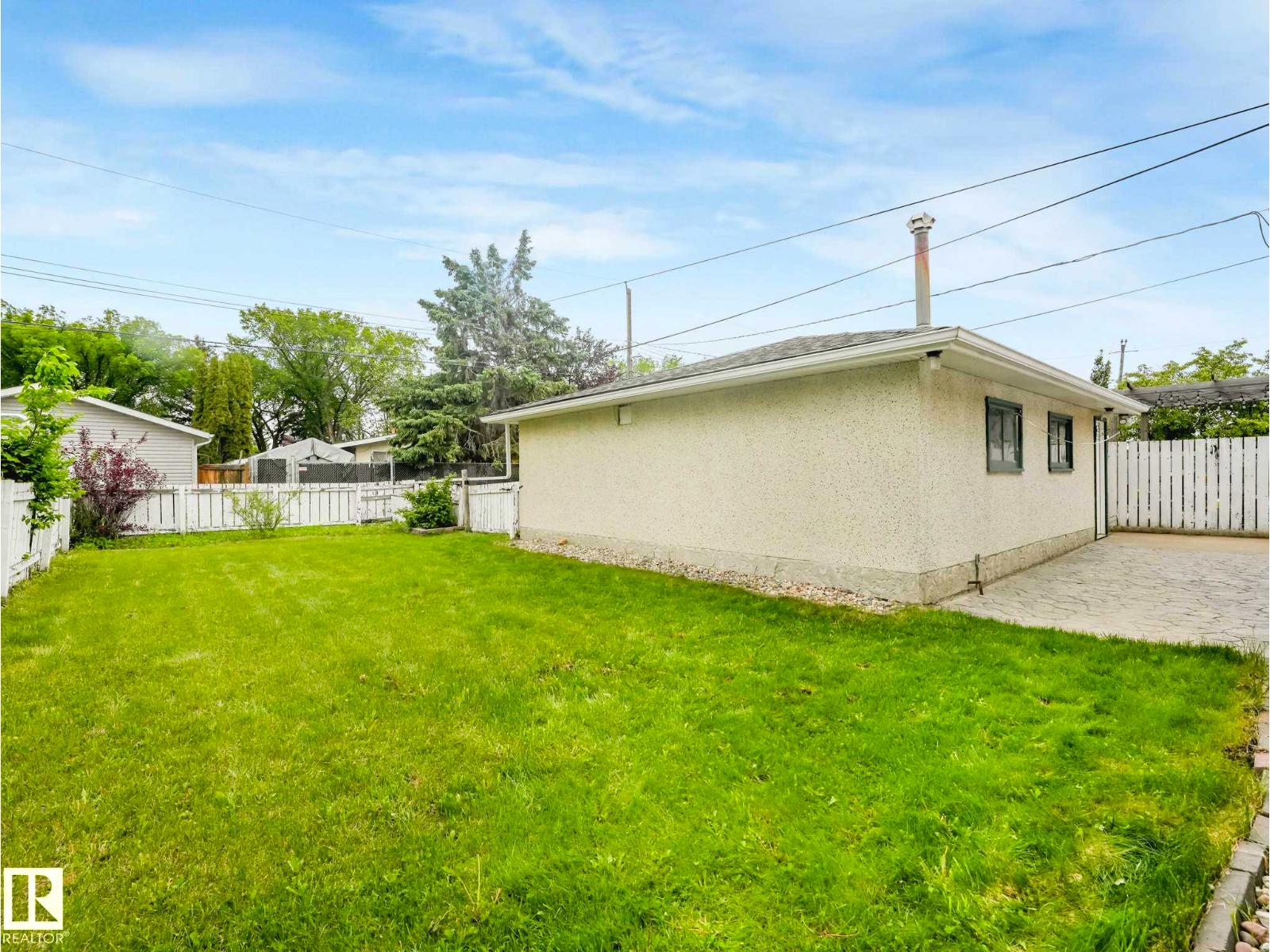 15916 88B AV NW - 16