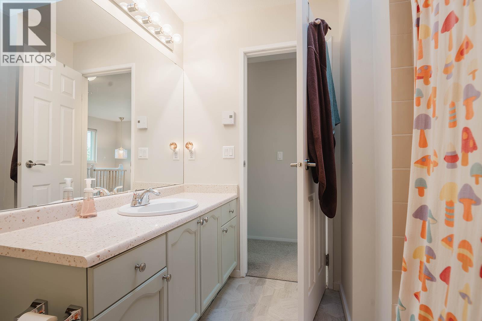 4 765 SCHOOL ROAD, Gibsons