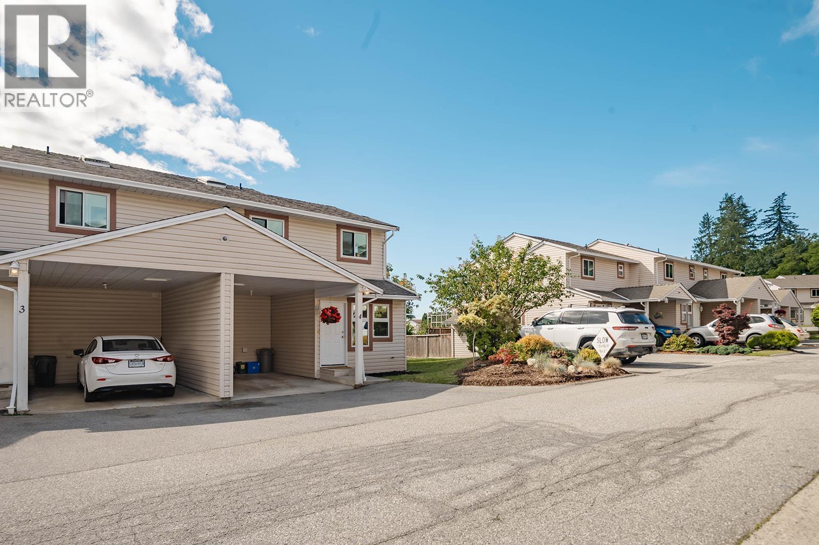4 765 SCHOOL ROAD, Gibsons
