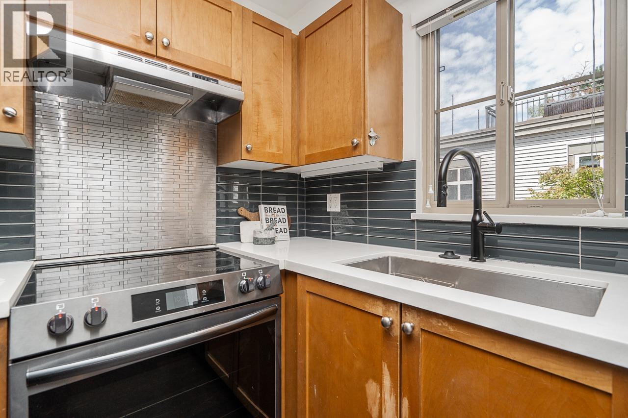 26 2375 W BROADWAY, Vancouver