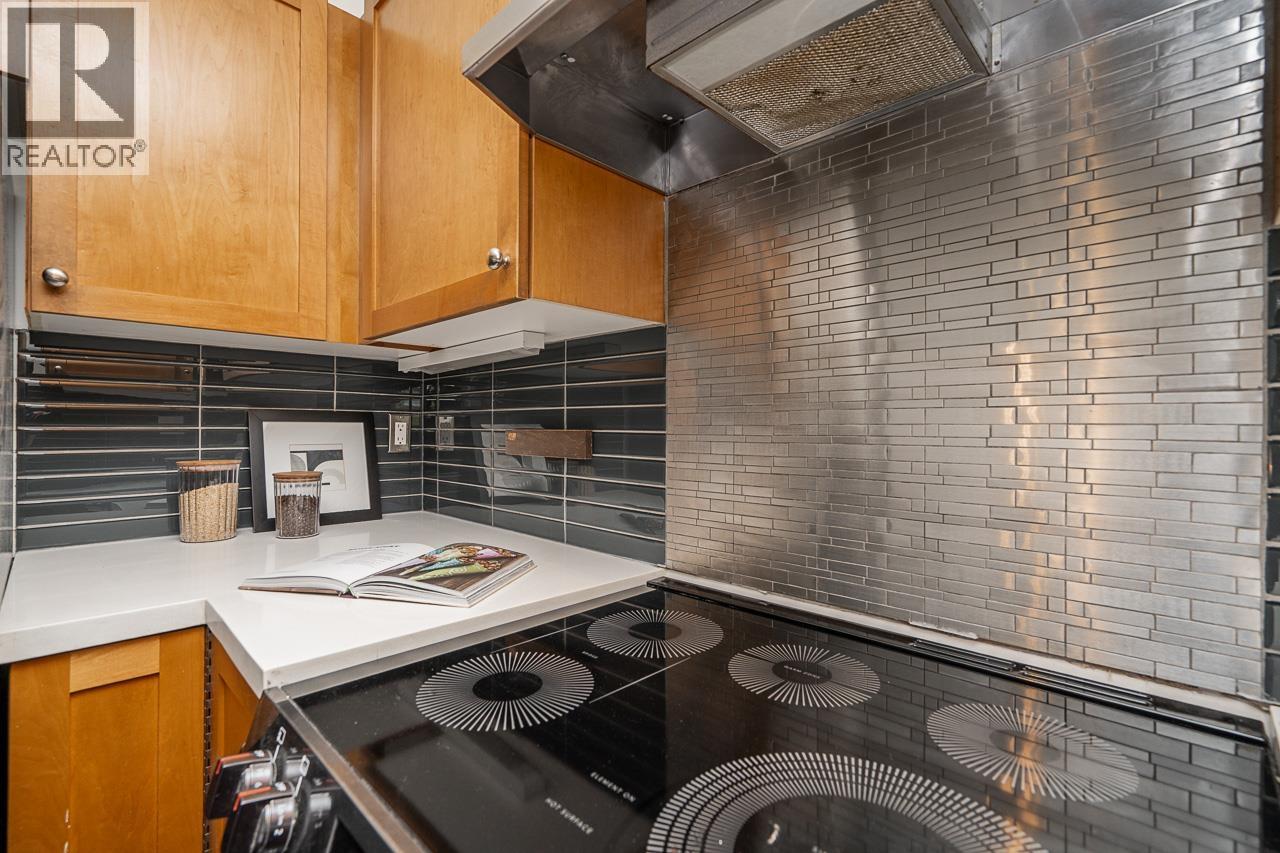 26 2375 W BROADWAY, Vancouver