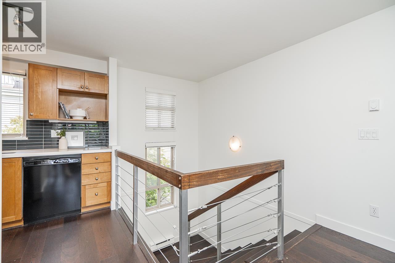 26 2375 W BROADWAY, Vancouver