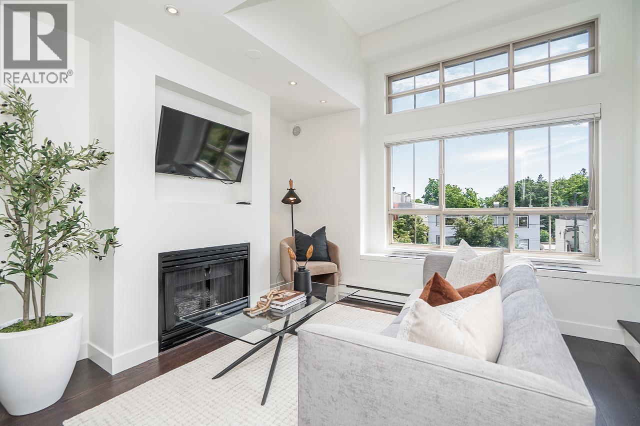26 2375 W BROADWAY, Vancouver